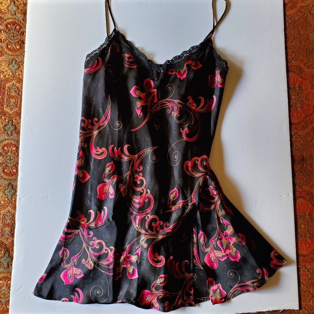 Delicates satin chemise